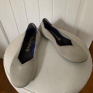 Rothys flats in grey